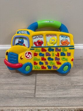 Sesame Street Musical Yellow phonics School Bus Learning Toy